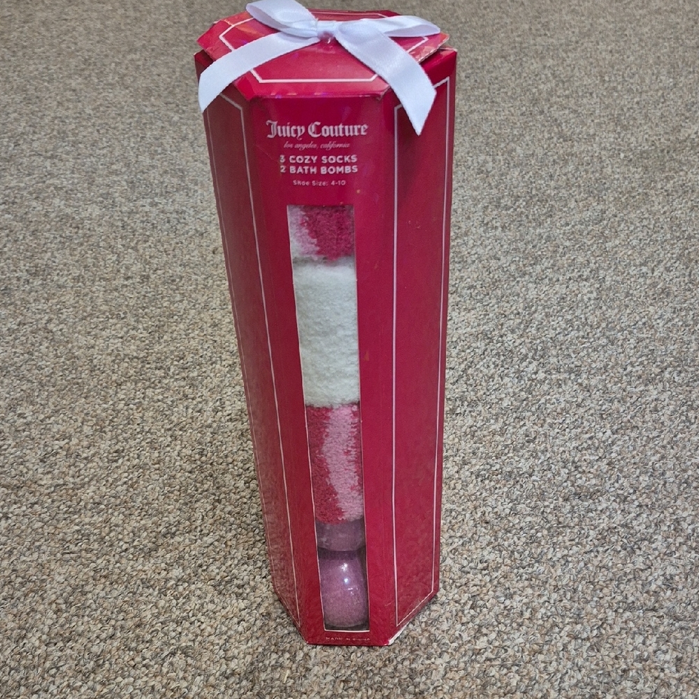 Juicy Couture Cozy Socks & Bath Bombs Set - Pink and White --New
